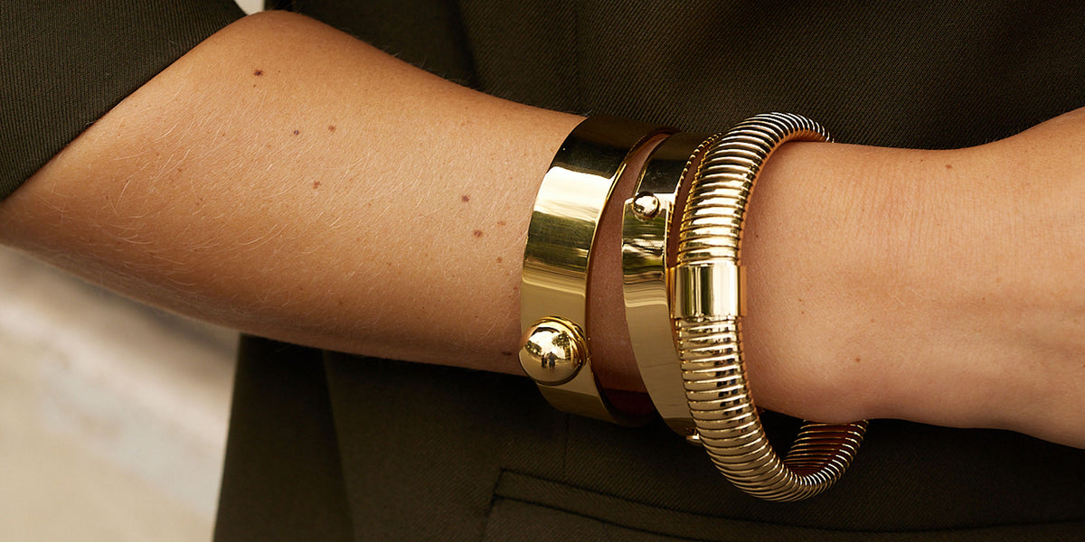 Bracelet jonc fermé femme en acier inoxydable doré avec strass 64mm