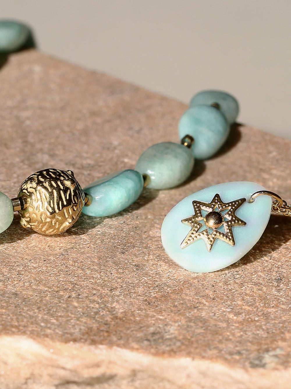 Collier Inley