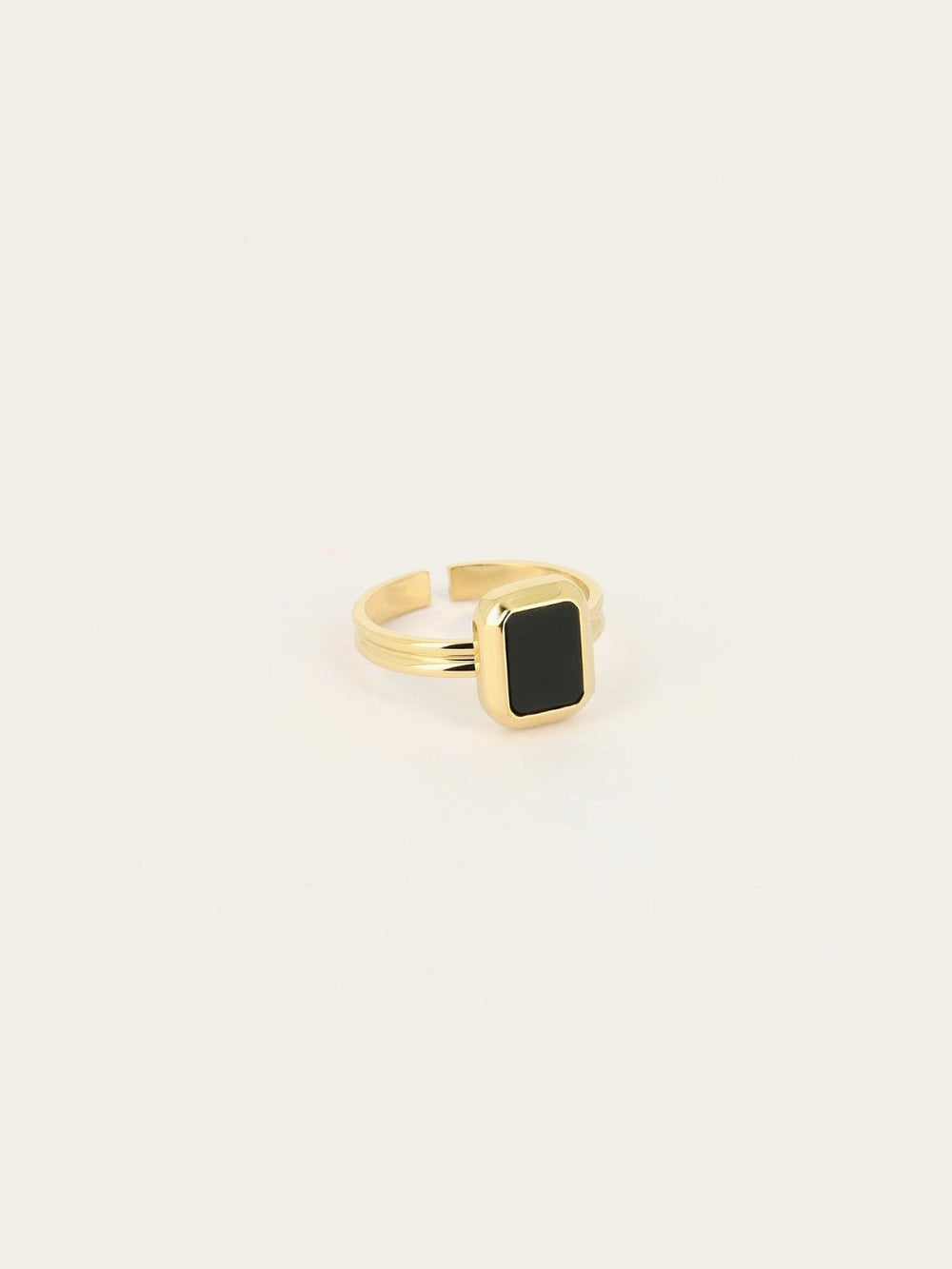 Omonia ring